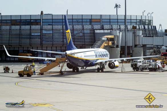 Boeing 737-8AS