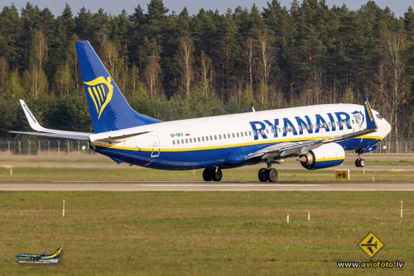 Boeing 737-8AS