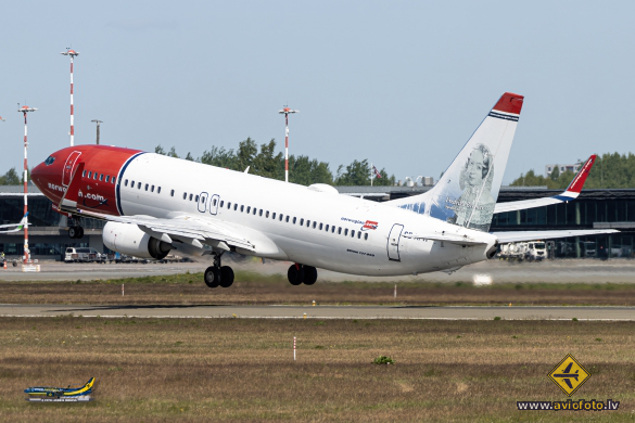 Boeing 737-8JP