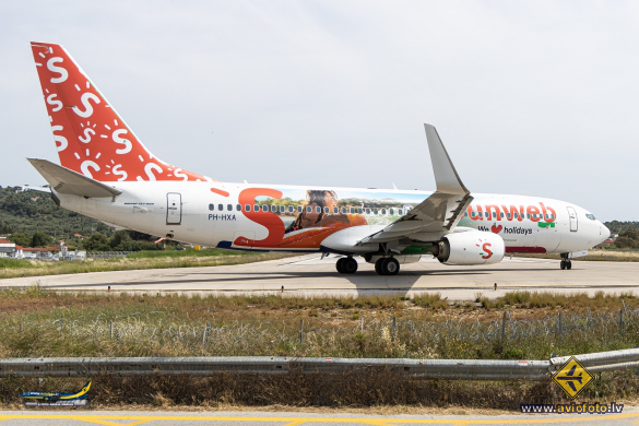 Boeing 737-8K2