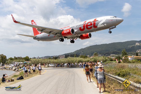 Boeing 737-85P
