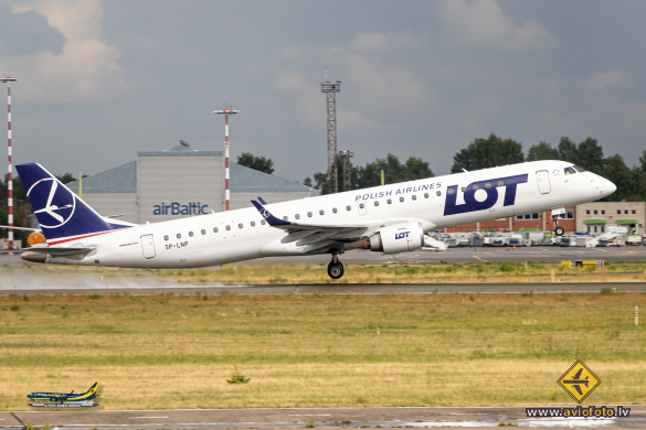Embraer 195LR (ERJ-190-200LR)