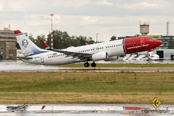 Boeing 737-8JP