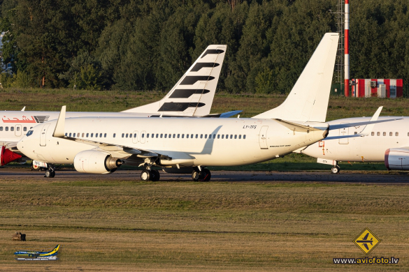 Boeing 737-86J