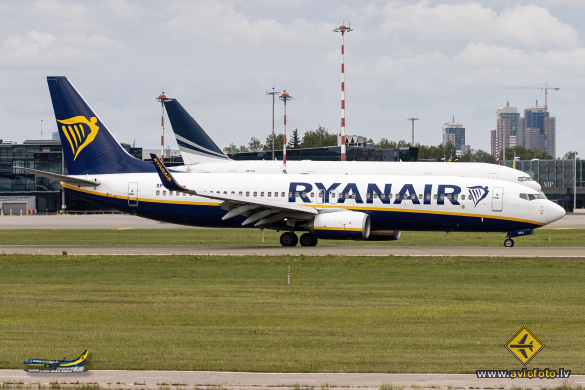 Boeing 737-8AS