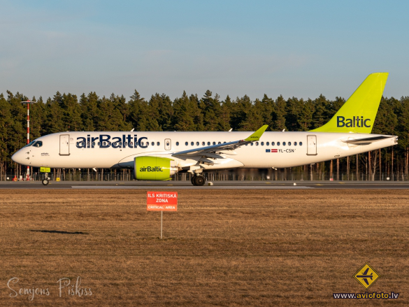 Airbus A220-300