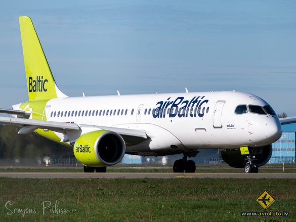 Airbus A220-300