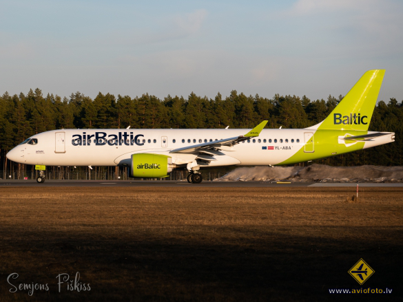 Airbus A220-300