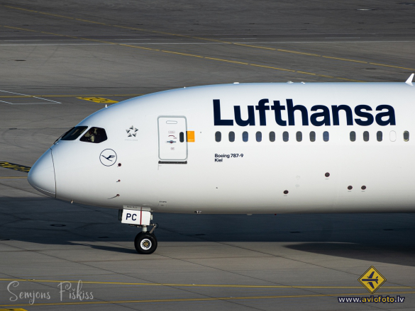 Boeing 787-9 Dreamliner