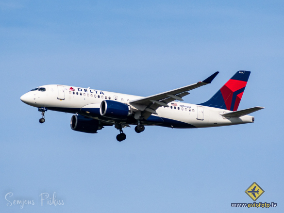 Airbus A220-100