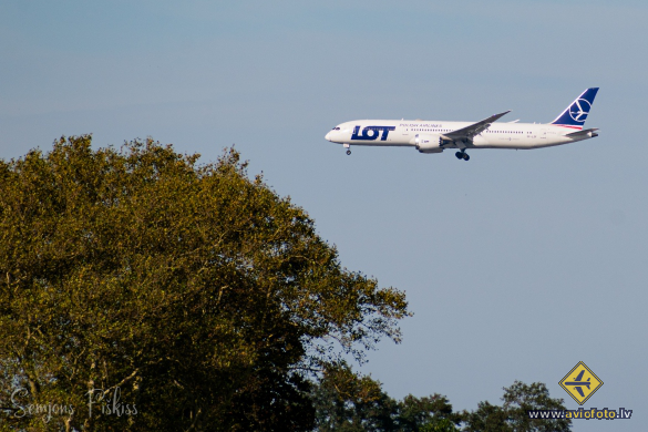 Boeing 787-9 Dreamliner