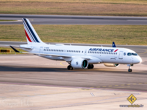 Airbus A220-300