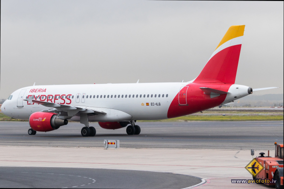 Airbus A320-214