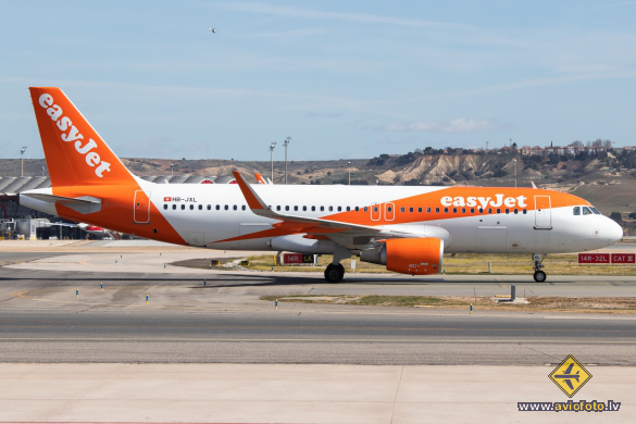 Airbus A320-214