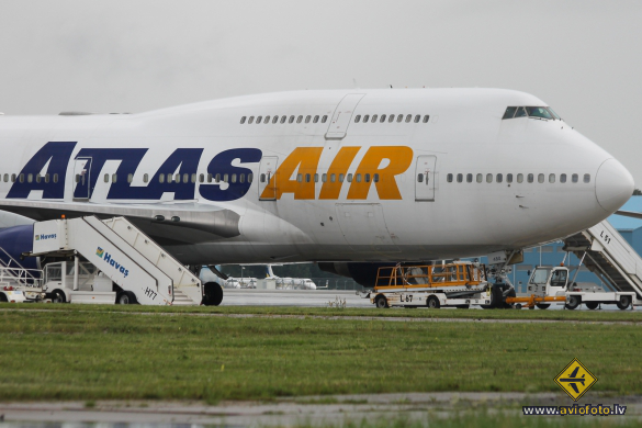 Boeing 747-422
