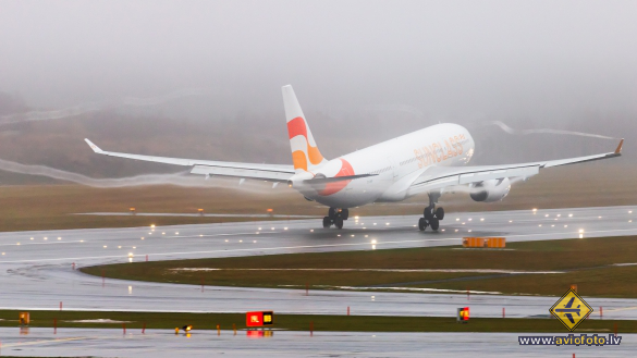 Airbus A330-243