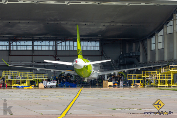 Airbus A220-300