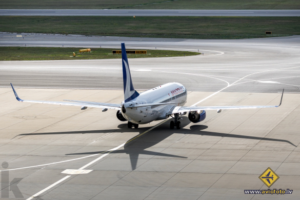 Boeing 737-8F2
