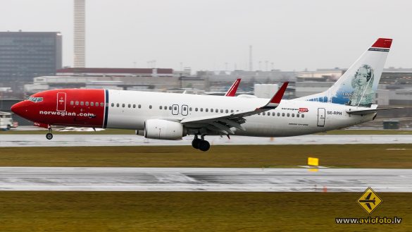 Boeing 737-8JP