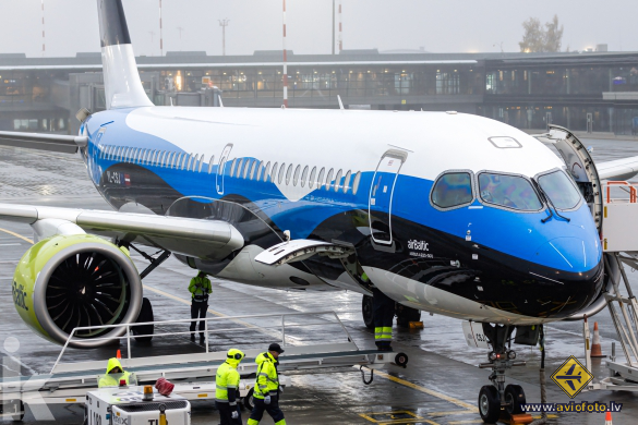 Airbus A220-300