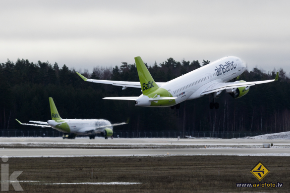 Airbus A220-300