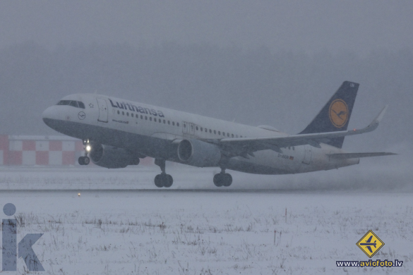 Airbus A320-214