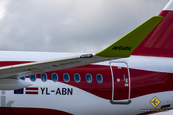Airbus A220-300