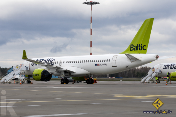 Airbus A220-300