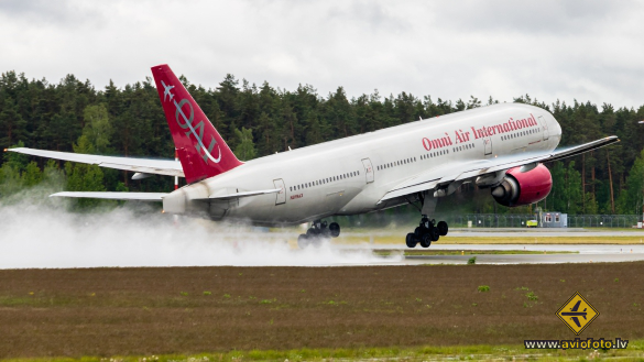 Boeing 777-2U8/ER