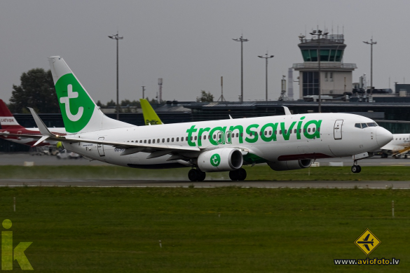 Boeing 737-8K2