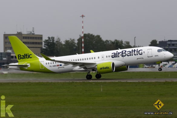 Airbus A220-300