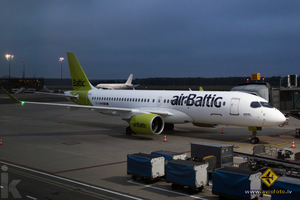 Airbus A220-300