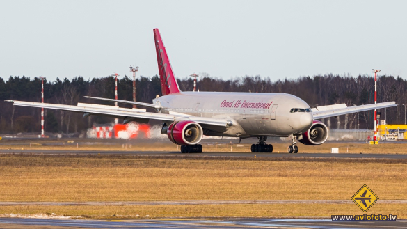 Boeing 777-2U8/ER