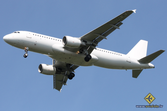 Airbus A320-214
