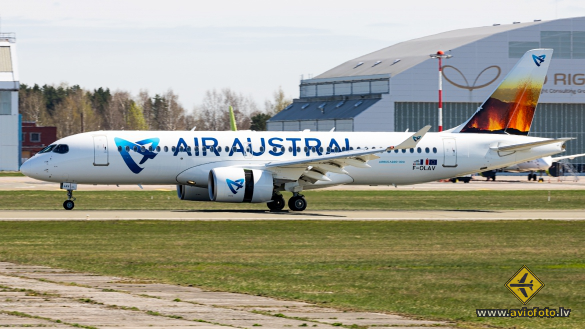 Airbus A220-300