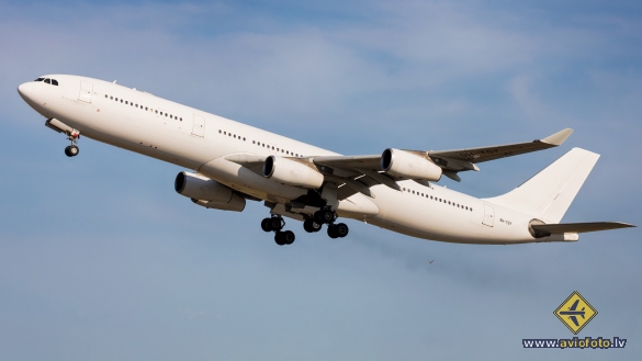 Airbus A340-313X