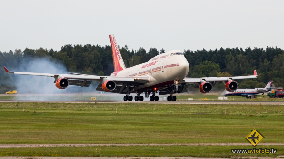 Boeing 747-437