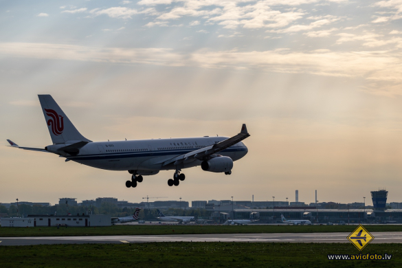 Airbus A330-243