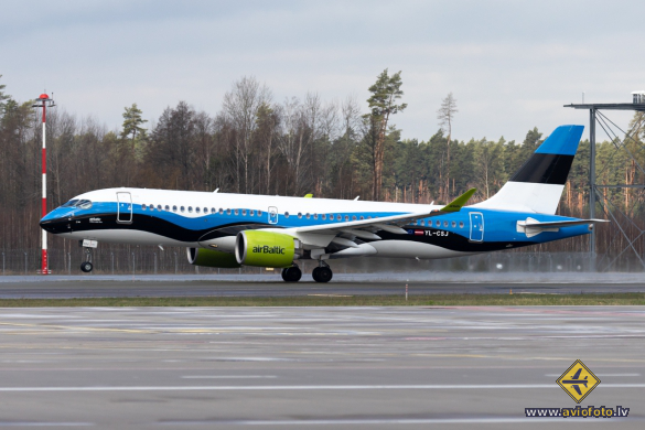 Airbus A220-300