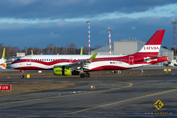 Airbus A220-300