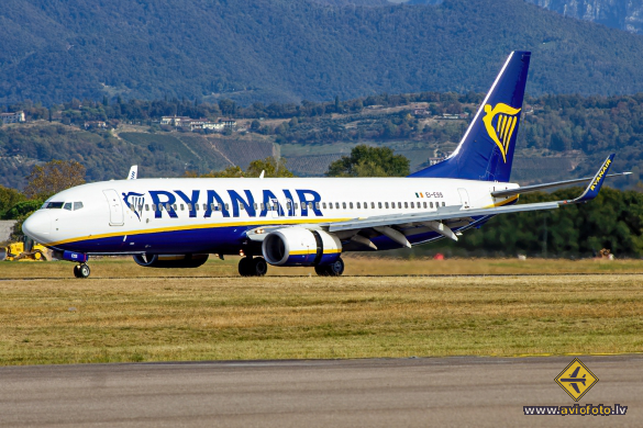 Boeing 737-8AS