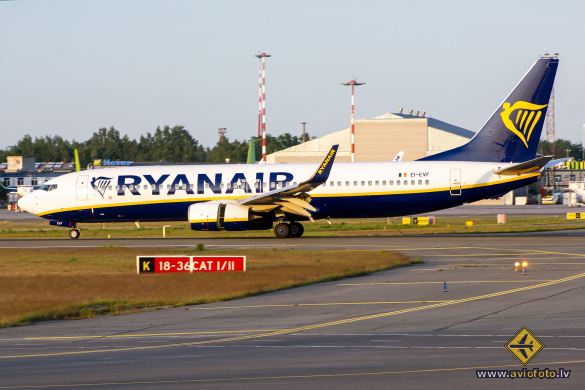 Boeing 737-8AS