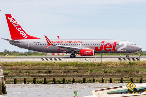 Boeing 737-8HX