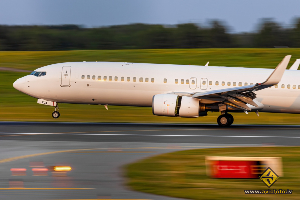 Boeing 737-83N