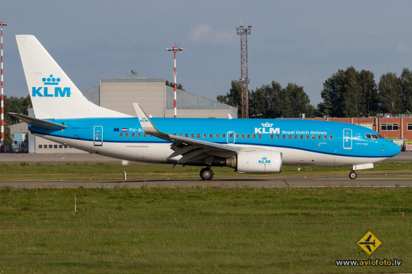 Boeing 737-7K2