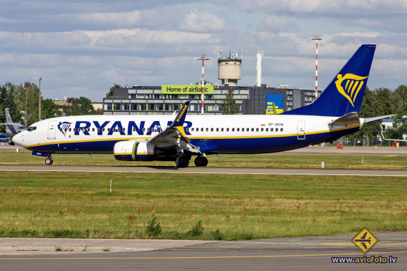 Boeing 737-8AS