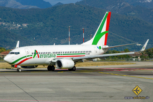 Boeing 737-7K2