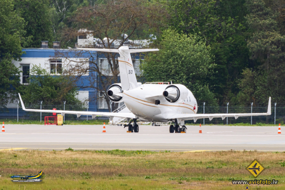 Bombardier Challenger 604 (CL-600-2B16)
