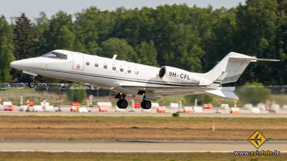 Learjet 40