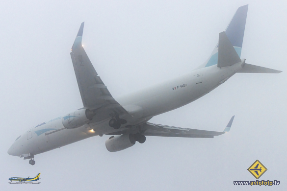 Boeing 737-8AS(BCF)